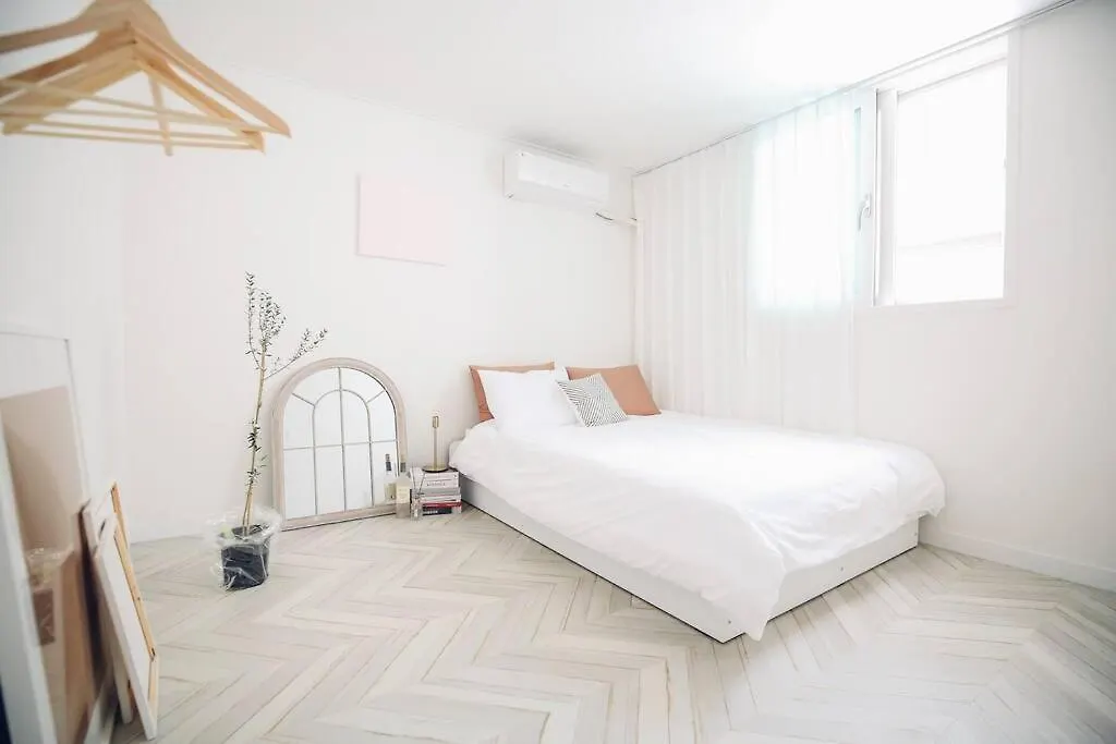 Home Brick/ Hongik Station 10Min Сеул Апартаменты